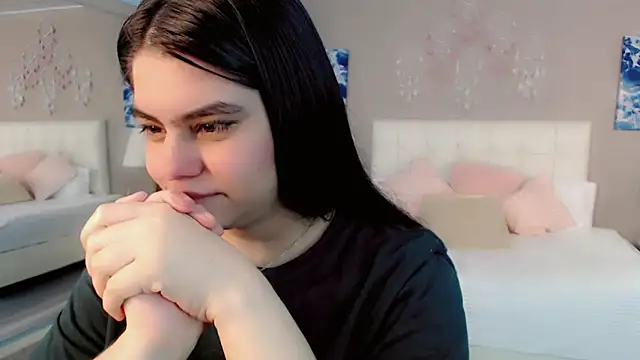 maddissonivanova online show from April 4, 7:13 pm