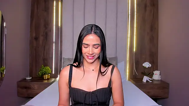 Snapshot of LucySalvatore_ chatting on September 17, 3:54 pm LucySalvatore online show from September 17, 3:54 pm