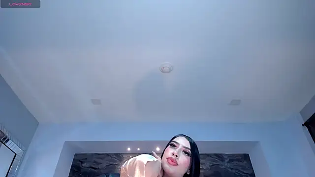 LeahLombardi  online show from December 16, 3:56 am