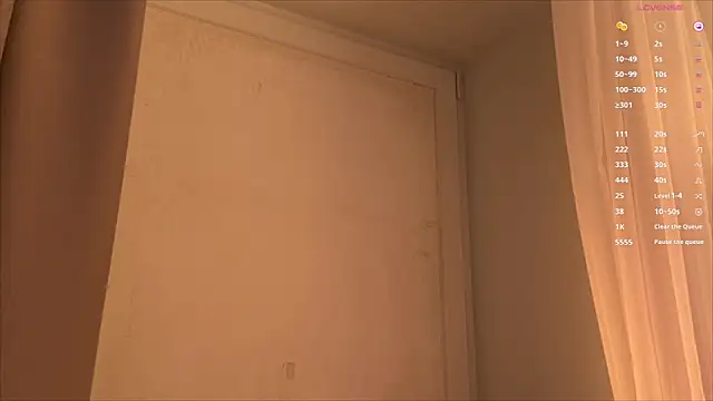 Amelie Crosby online show from April 20, 6:11 pm