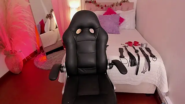 Lucie Harper online show from October 31, 8:35 pm