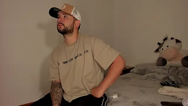 Snapshot of lola_n_apolo chatting on September 16, 7:16 am lola n apolo online show from September 16, 7:16 am