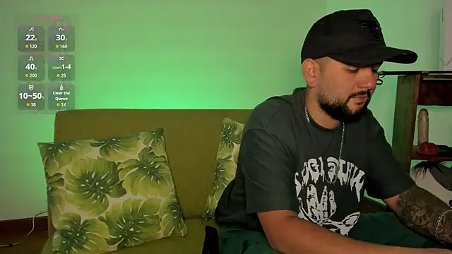 Snapshot of lola_n_apolo chatting on October 30, 7:48 pm lola n apolo online show from October 30, 7:48 pm