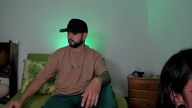 Snapshot of lola_n_apolo chatting on October 13, 1:30 am lola n apolo online show from October 13, 1:30 am