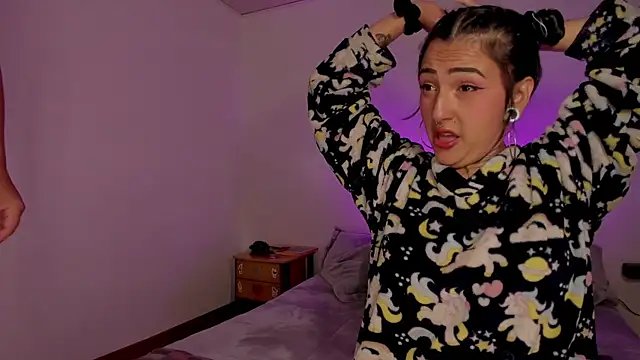 Snapshot of lola_n_apolo chatting on September 19, 4:00 am lola n apolo online show from September 19, 4:00 am