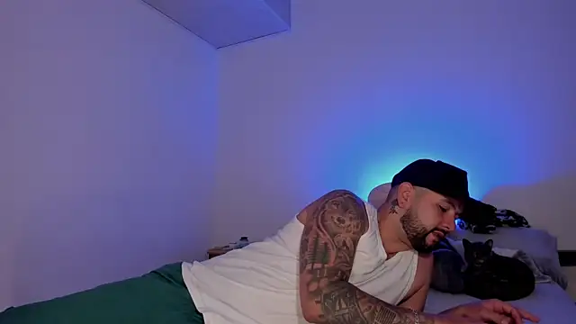 Snapshot of lola_n_apolo chatting on September 22, 3:27 am lola n apolo online show from September 22, 3:27 am