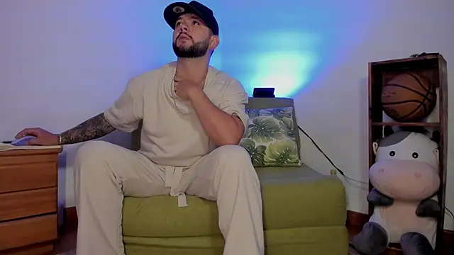 Snapshot of lola_n_apolo chatting on October 6, 1:55 am lola n apolo online show from October 6, 1:55 am