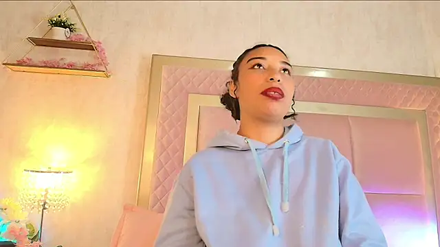 SofiaWhites online show from April 13, 9:32 am