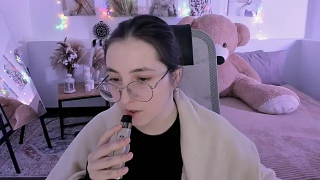 VirtuallVoyant online show from April 6, 7:26 pm