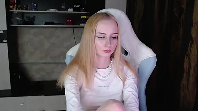 Cutti Crystal online show from March 23, 8:37 pm