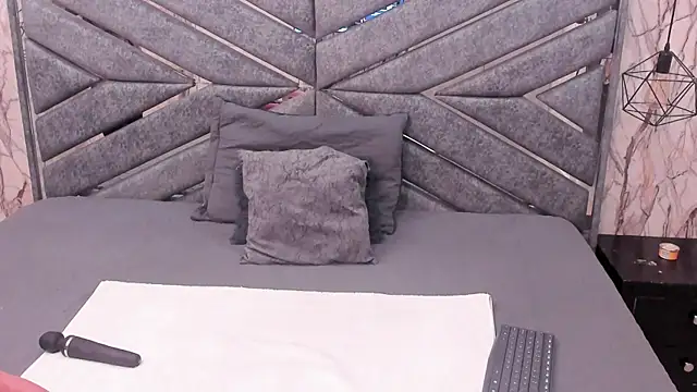 SASHA BROWNIE   online show from April 6, 7:48 pm