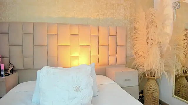 cloesummerr  online show from January 8, 1:48 pm