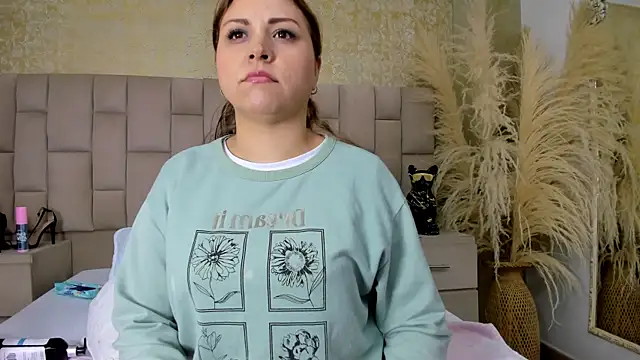 cloesummerr  online show from December 14, 12:11 pm