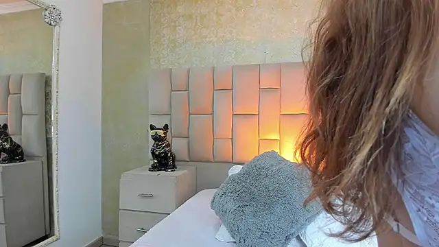 cloesummerr  online show from November 25, 1:24 pm