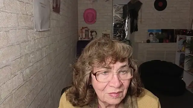 Betty Brick online show from April 14, 2:06 pm