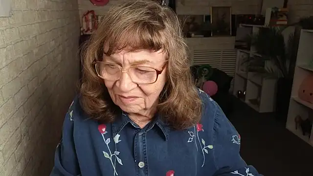 Betty Brick online show from May 31, 5:08 pm