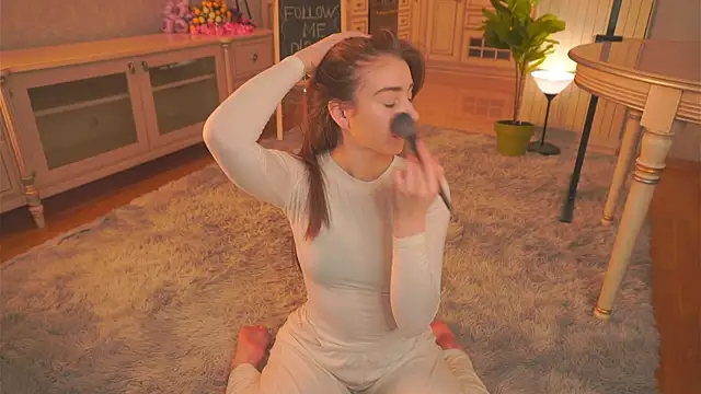 EadlinGillim online show from April 20, 3:42 am