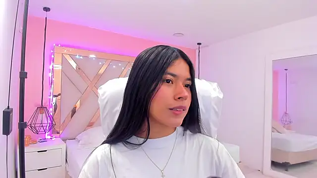 samantaa shy online show from April 20, 3:09 am