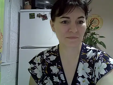 Krystal 82 online show from November 13, 5:45 pm