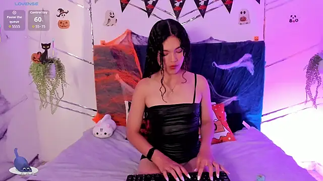 Snapshot of Camilla_Miller01 chatting on October 21, 8:24 pm Camilla Miller01 online show from October 21, 8:24 pm