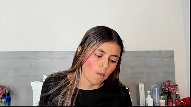 sunnyWhitee online show from March 20, 7:41 pm