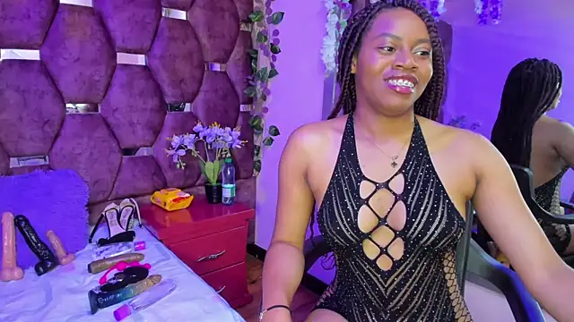 Thiana Taylor online show from November 18, 7:37 pm