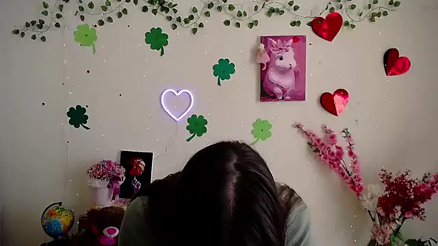 Amanda Bright  online show from March 17, 12:09 pm