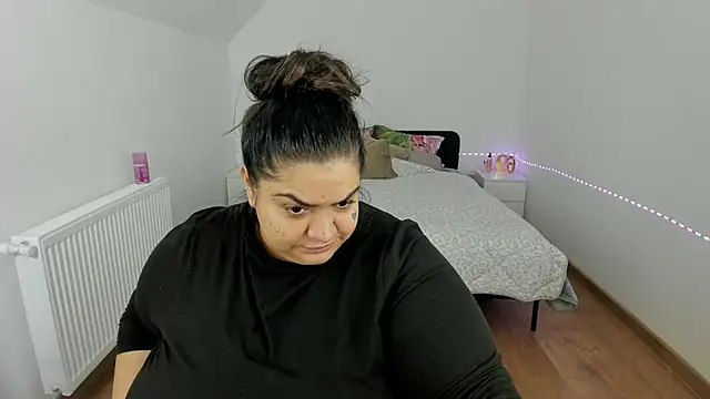 EvvaBBW online show from October 12, 8:00 pm