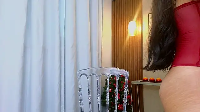 Lia Mar  online show from December 4, 6:30 pm