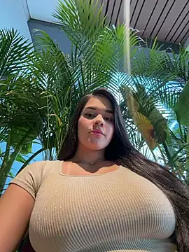 BellaLeclair online show from April 21, 10:50 pm