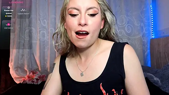 Snapshot of brianna_smoke chatting on October 8, 8:24 pm brianna smoke online show from October 8, 8:24 pm