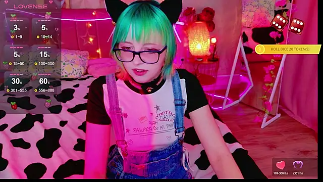 CoralineYoung online show from April 12, 7:55 am