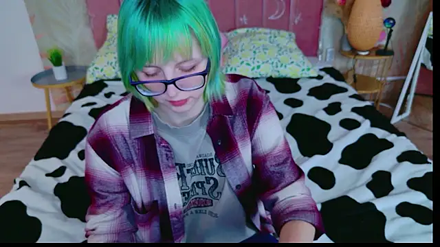 CoralineYoung online show from April 17, 3:47 pm