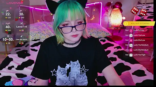 CoralineYoung online show from April 22, 7:05 am