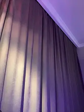 Nikole Boom online show from October 8, 7:40 pm