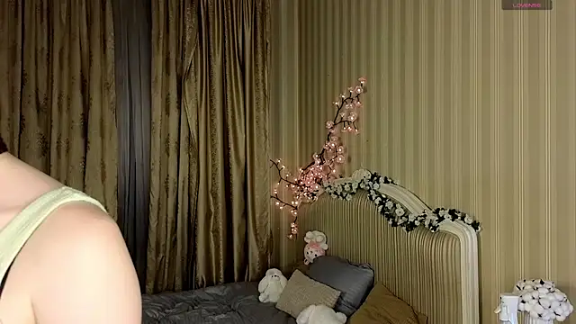 Juuulia  online show from December 20, 1:26 pm