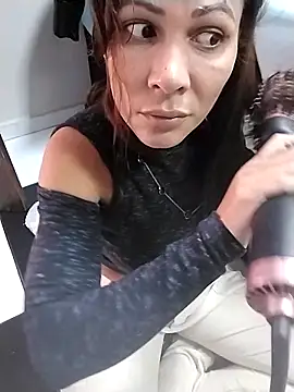 Snapshot of dyjaA chatting on October 22, 11:59 am dyjaA online show from October 22, 11:59 am