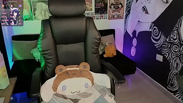 Yuhwan  online show from November 28, 6:11 pm