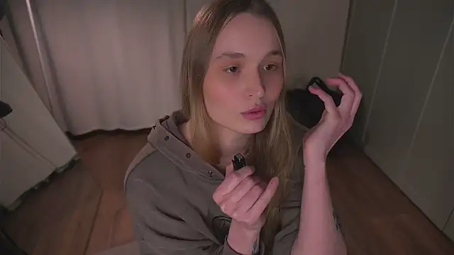 lisa schiele online show from April 16, 8:19 pm