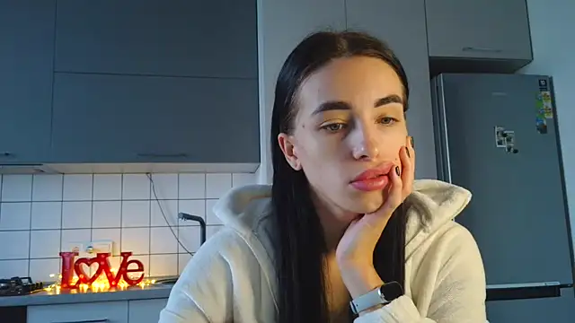 EvaMelnik online show from September 18, 2:15 pm