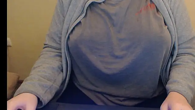 LunoviaXL online show from November 12, 7:12 pm