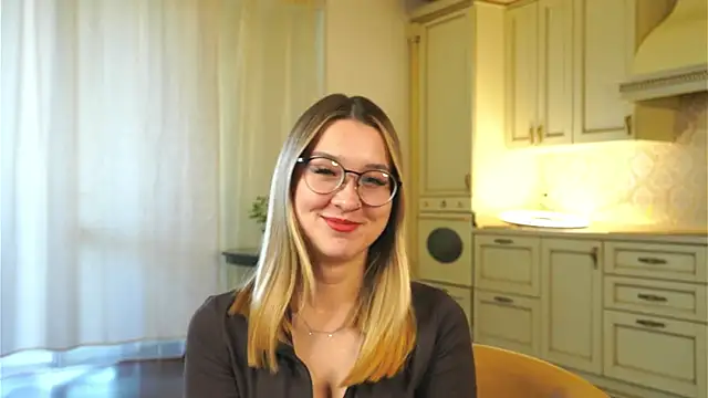 DarelleFaux online show from September 24, 4:11 am