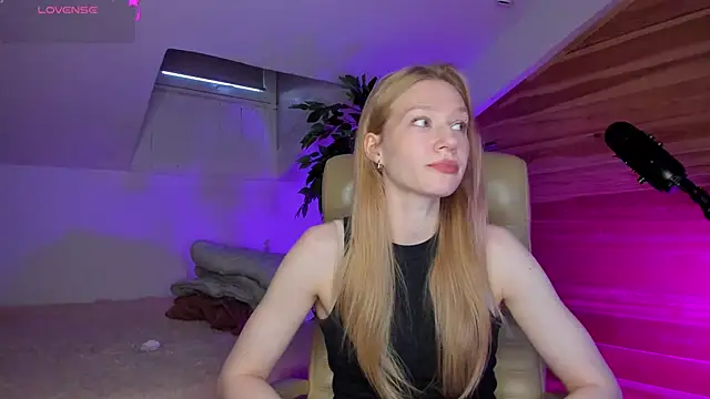 AuroraShoww online show from November 22, 1:03 pm