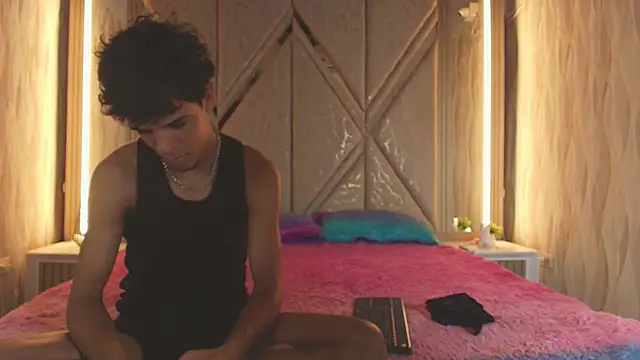 Hotcouple 222 online show from March 6, 7:31 pm