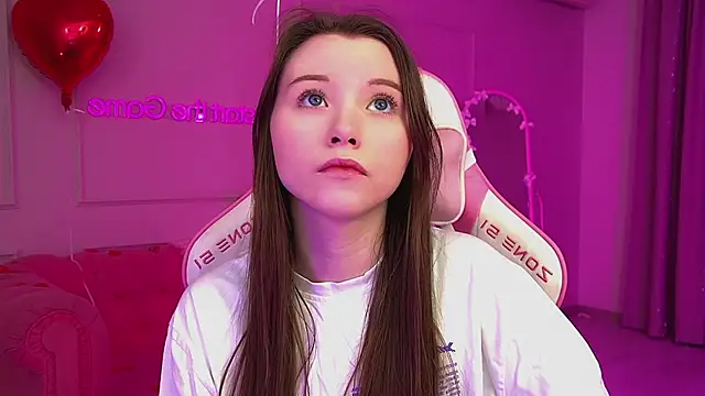 KeiraAsti online show from February 10, 6:33 pm