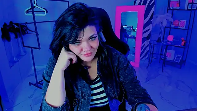 Snapshot of MaryHarrys chatting on October 21, 8:24 pm MaryHarrys online show from October 21, 8:24 pm