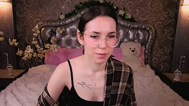 -CindyLou online show from February 17, 5:40 am