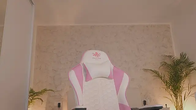 daisyblushh online show from March 30, 4:50 pm