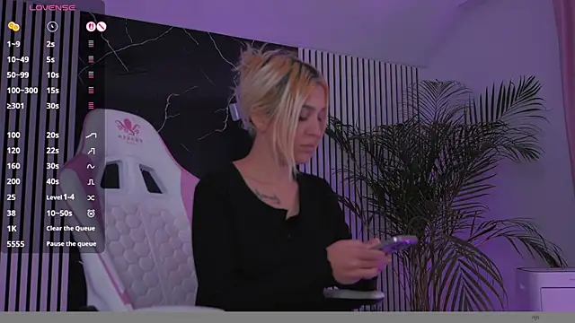 daisyblushh online show from November 14, 5:35 pm