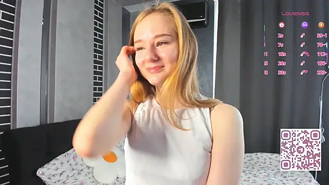 ElvinaRose online show from September 13, 3:47 am